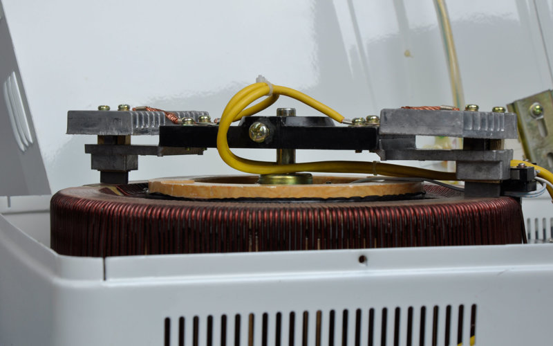 220V家用穩(wěn)壓器