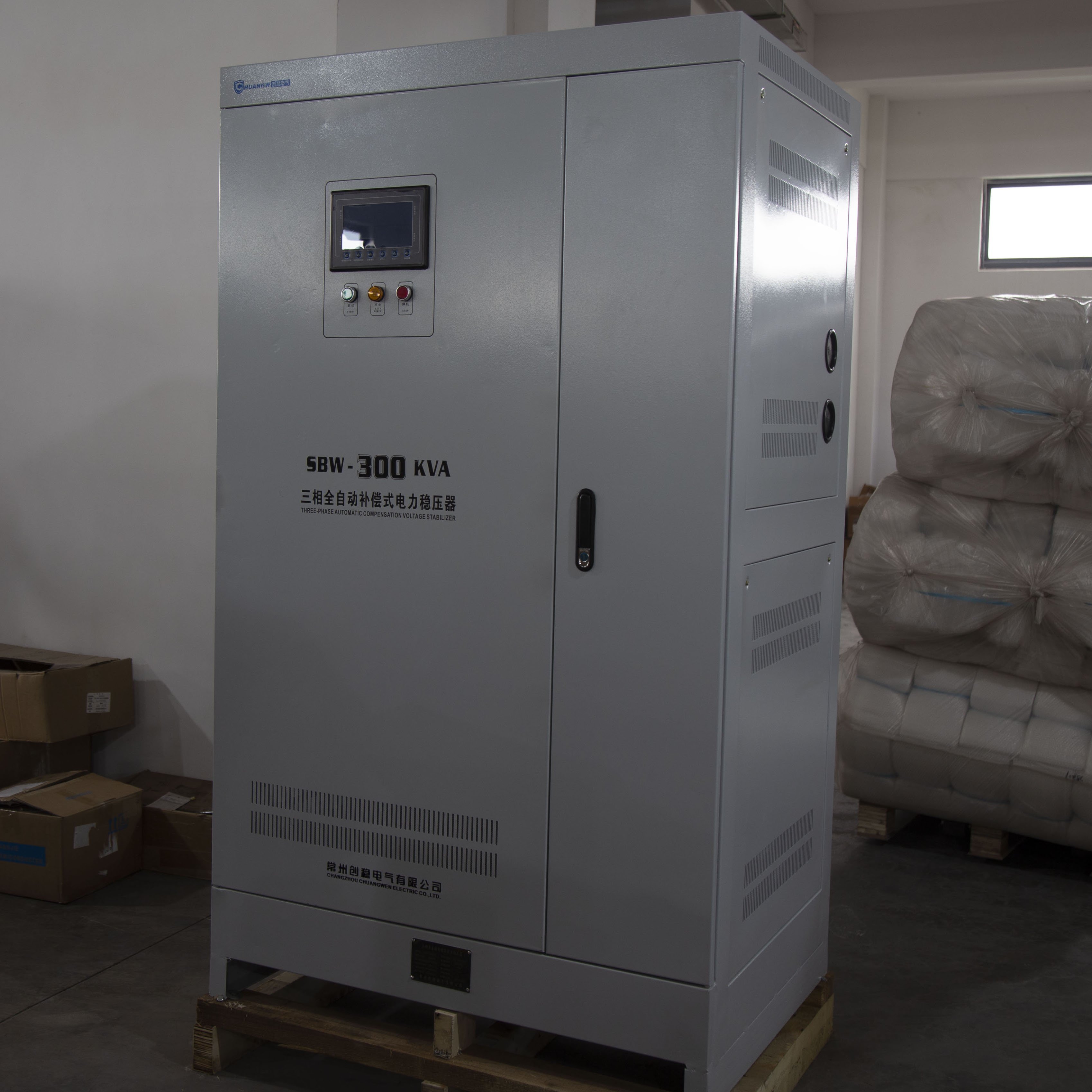 三相大功率全自動補(bǔ)償式穩(wěn)壓器